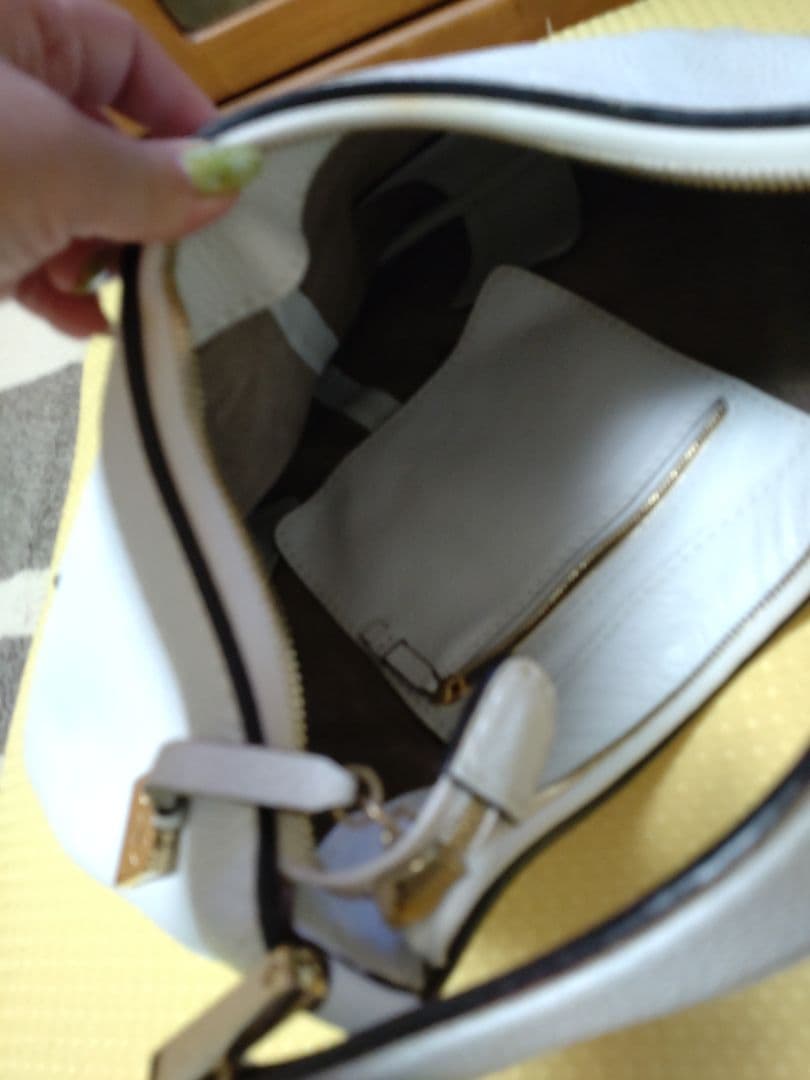 LOEWE White Leather Handbag Gold Hardware Interior Pocket #QY5DWG