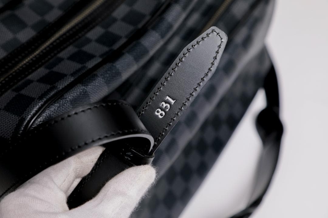 LOUIS VUITTON Damier Graphite Shoulder Bag 831 Black #QY12Z3