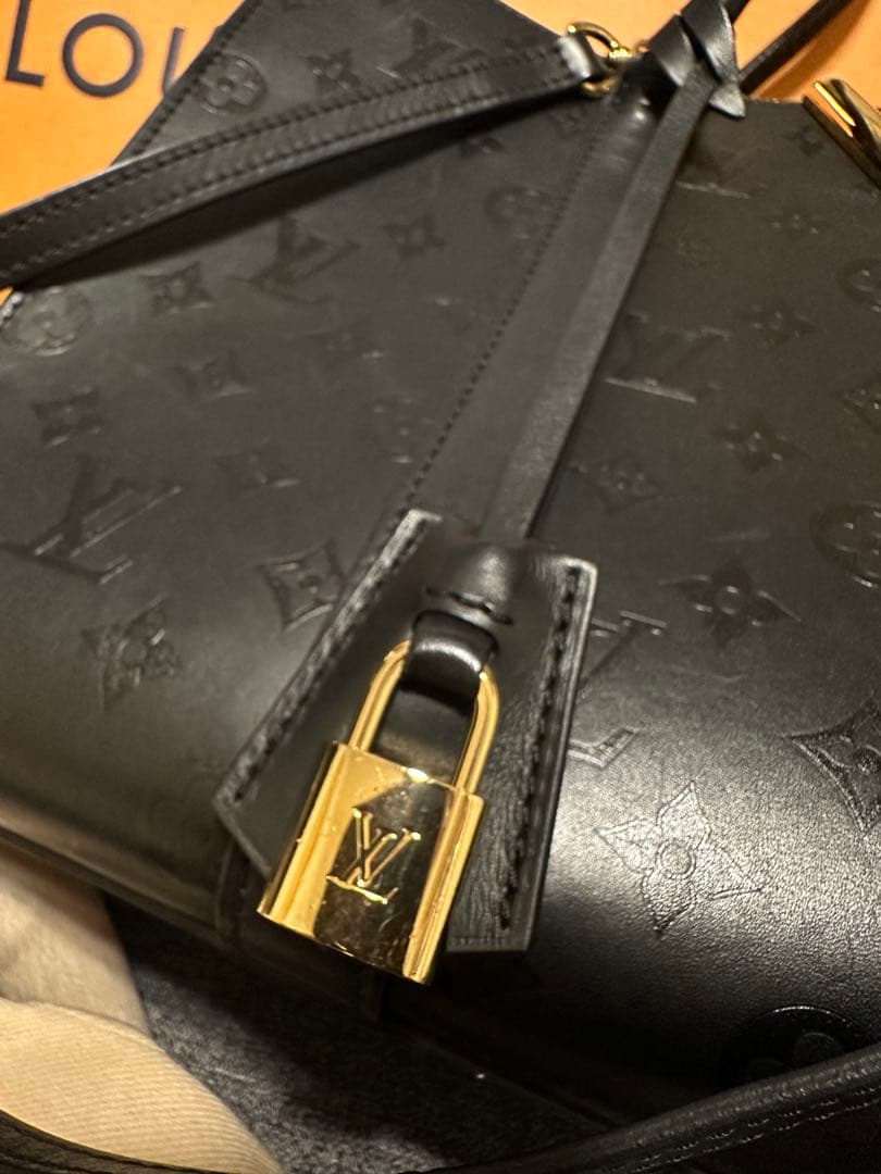 LOUIS VUITTON Handbag Black w/Shoulder Strap Key 34x25x16cm #QYCW5G