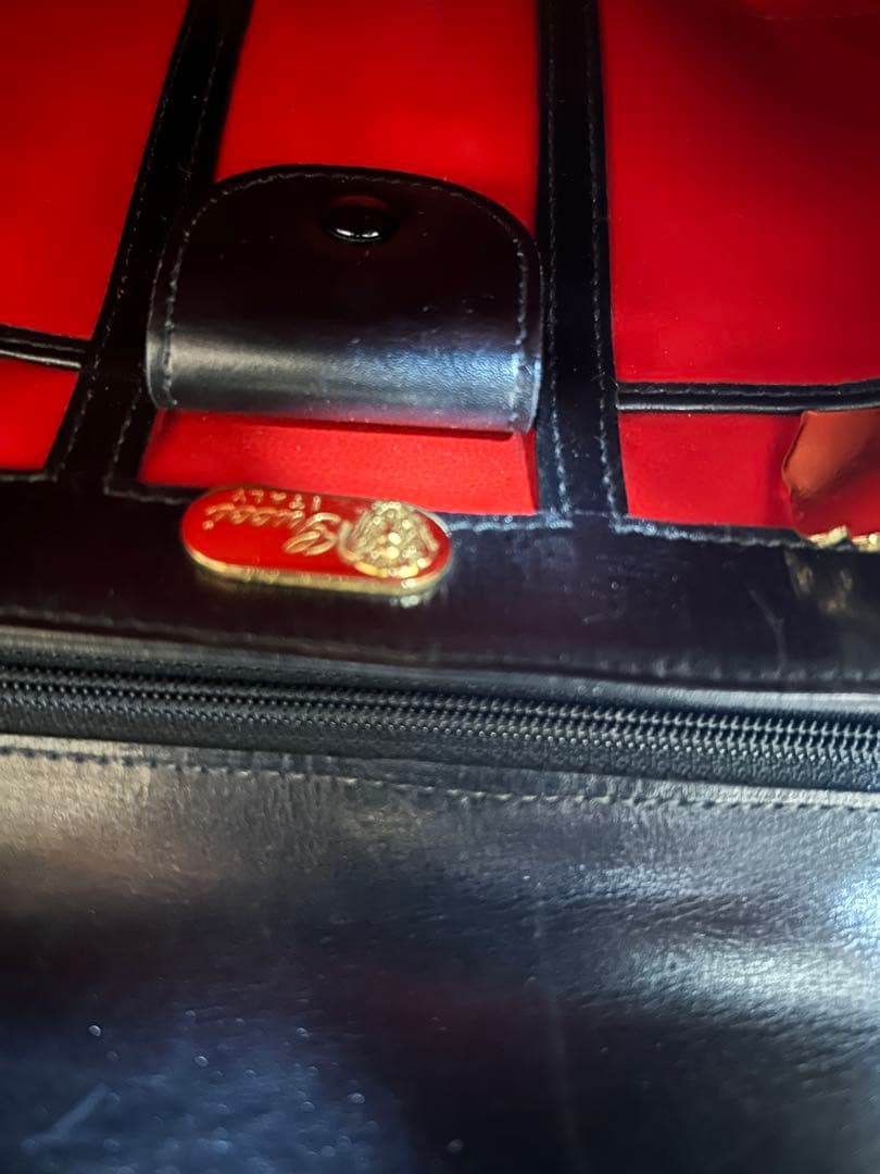 GUCCI Black Handbag #QYFW4J