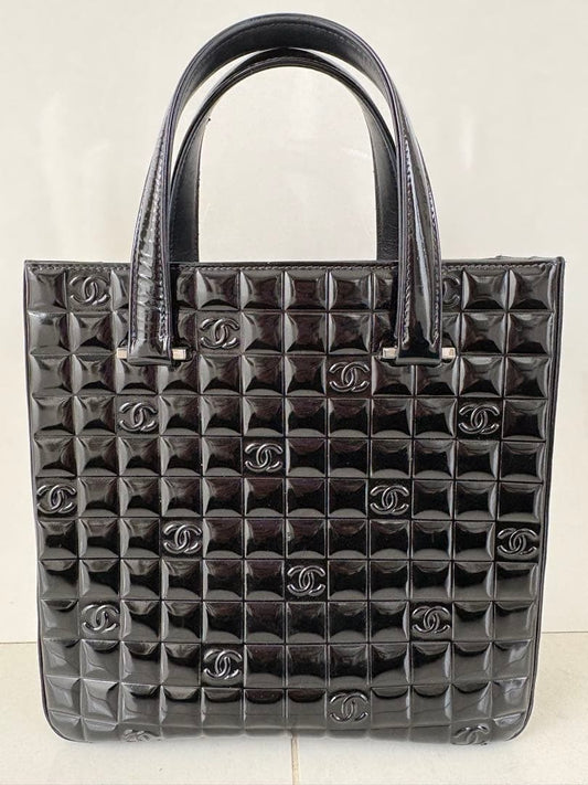 CHANEL Chocolate Bar Patent Leather Black Enamel Handbag #QY68JK
