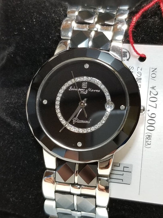 Black, high-quality material, with 4 diamonds, unisex. #QY6W18