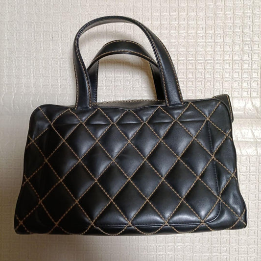 CHANEL Black Quilted Handbag #QY0NWX