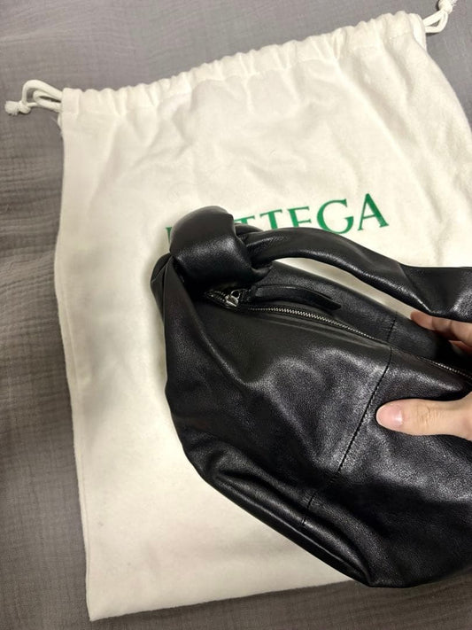 BOTTEGA VENETA Double Knot Bag Black #QYDR4Z