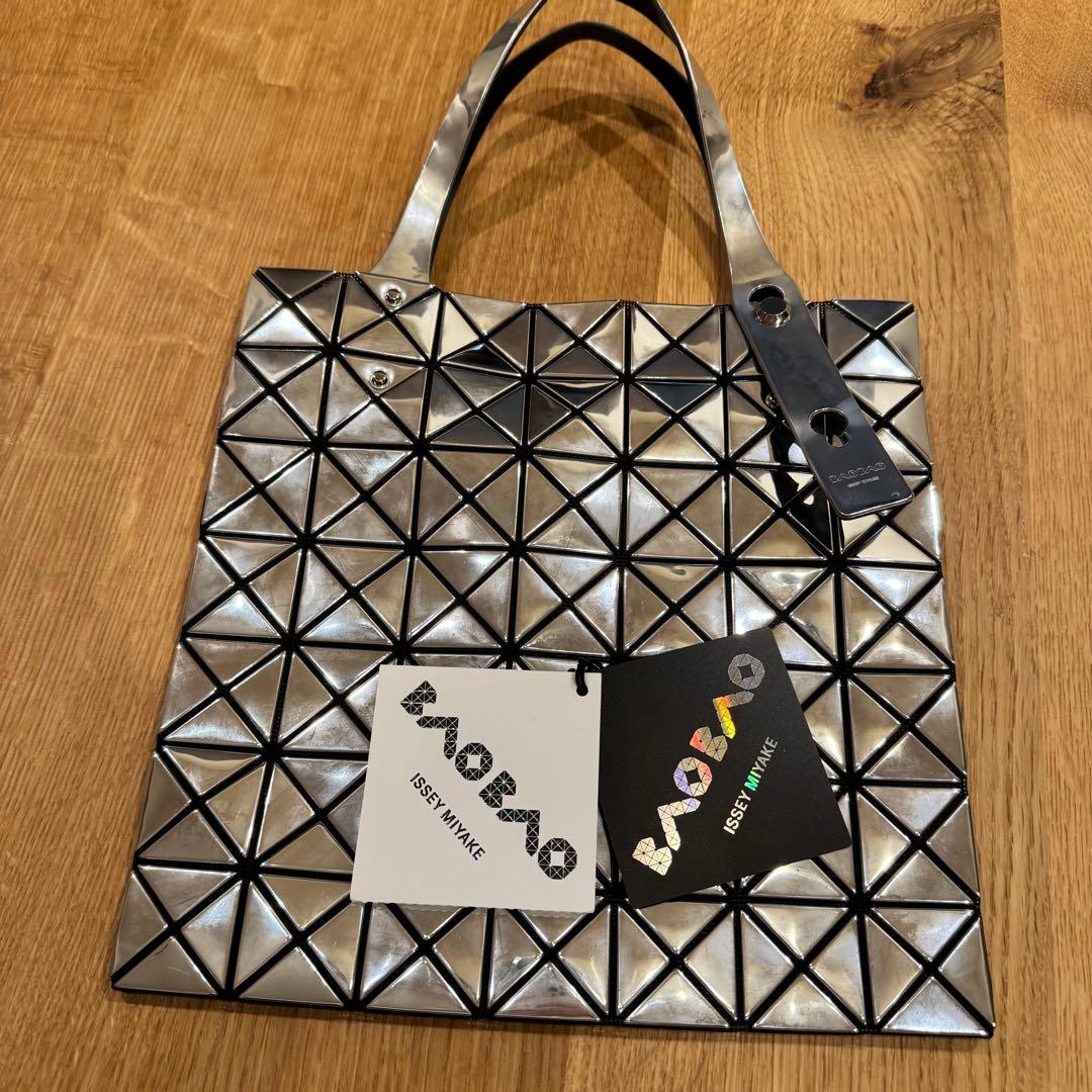 BAOBAO ISSEY MIYAKE Platinum 7x7 Small Silver Mint #QYD31O