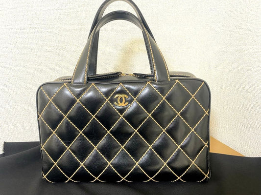 CHANEL Wild Stitch Black Quilted Leather Handbag W32.5cm #QYACQD