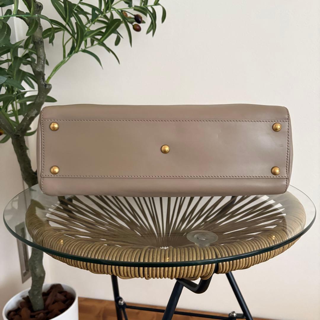 FENDI Peekaboo Medium Greige Taupe Calfskin Gold Hw #QYBDG5