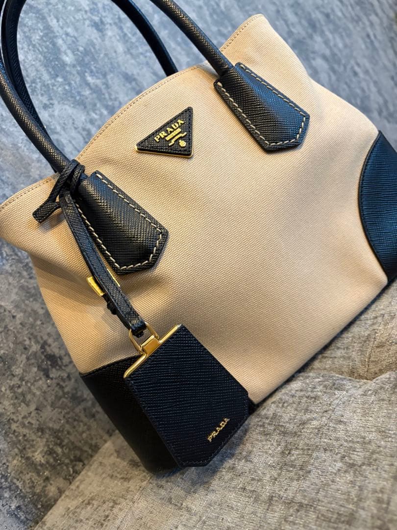 PRADA Black Leather Handbag #QY8SGJ