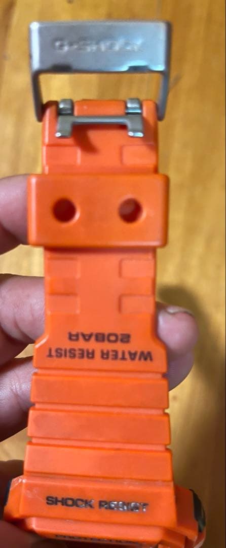 I bought a G-SHOCK digital watch in orange. #QYB5D4