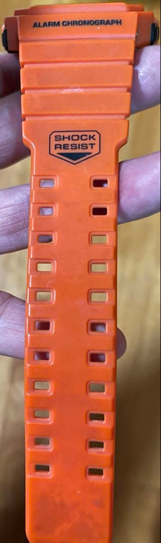 I bought a G-SHOCK digital watch in orange. #QYB5D4