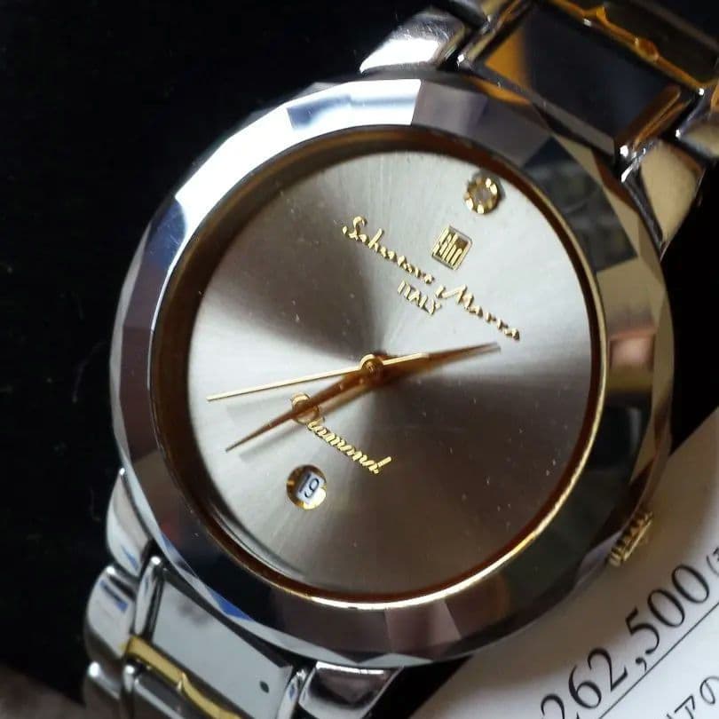 Top material: 18k gold (crown) with diamond #QY9OFZ