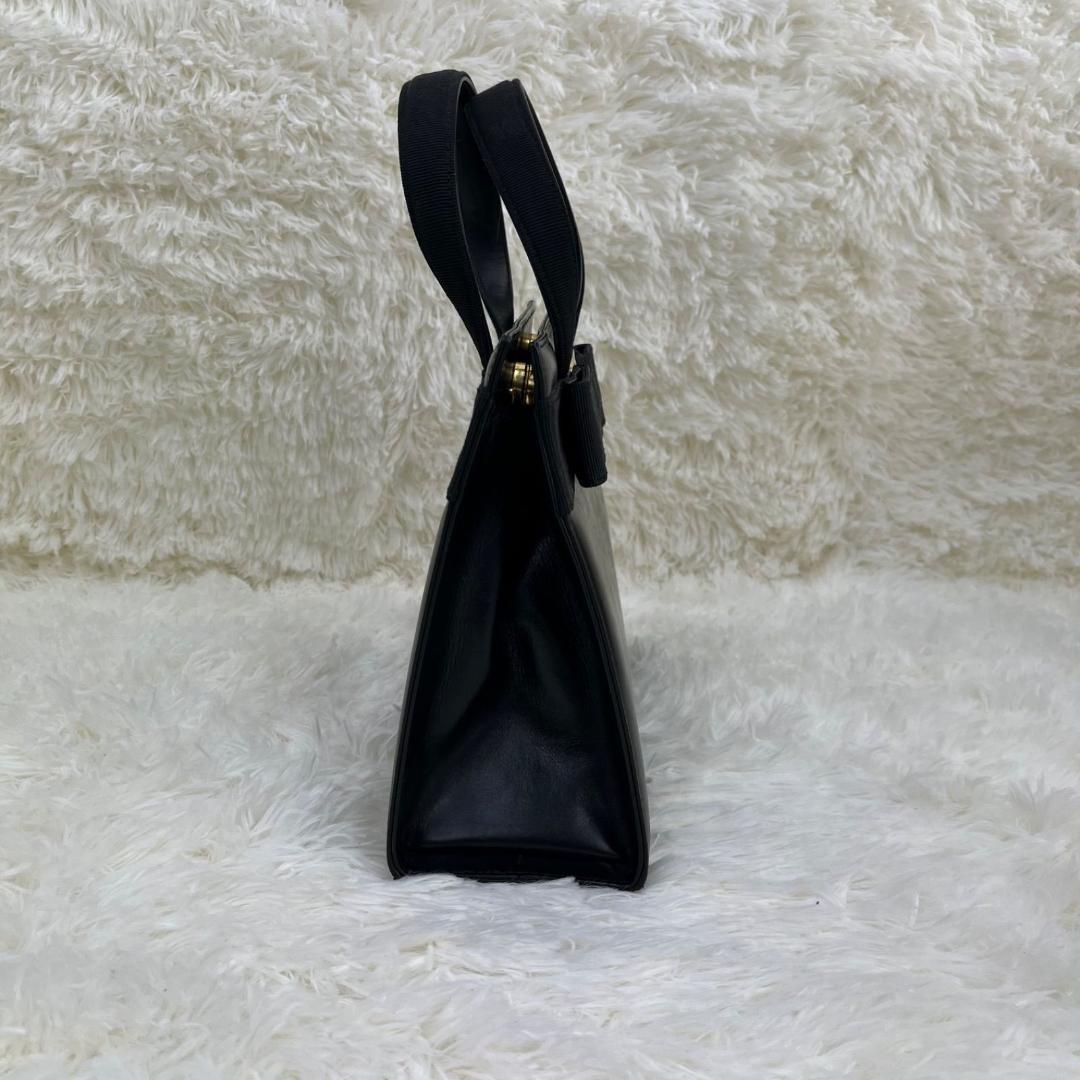 Salvatore Ferragamo handbag, black leather. #QY0VOD