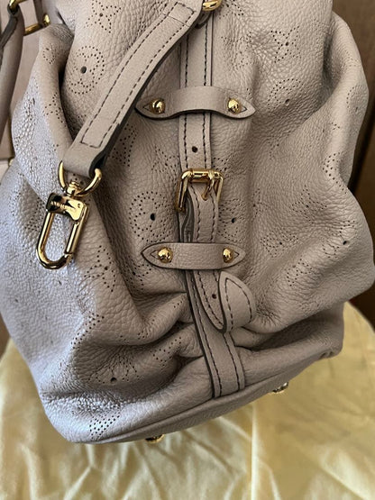 LOUIS VUITTON Beige Mahina Leather Handbag #QYACCZ