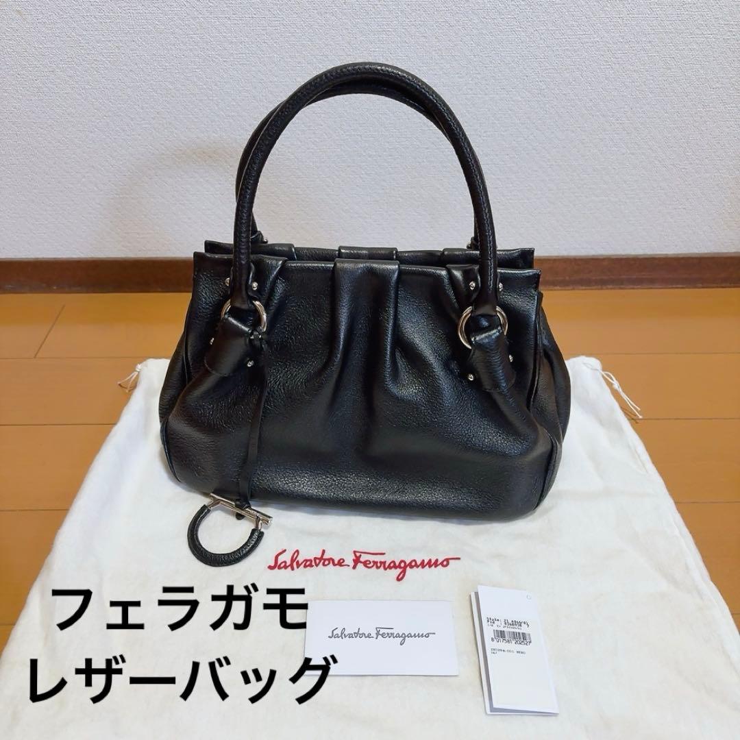 Salvatore Ferragamo Black Pebbled Leather Handbag Gancini H20 #QYELZ2