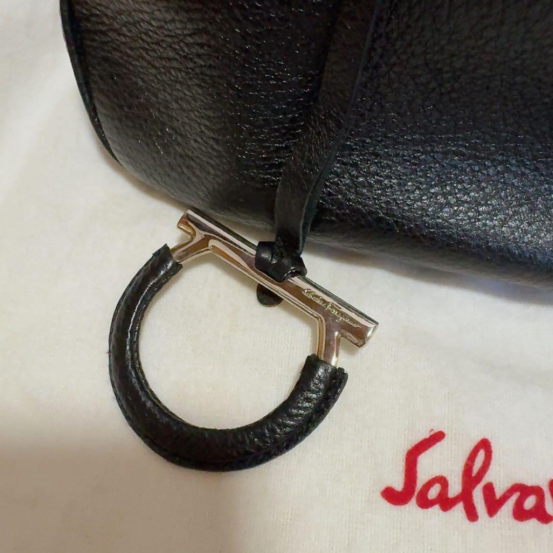 Salvatore Ferragamo Black Pebbled Leather Handbag Gancini H20 #QYELZ2