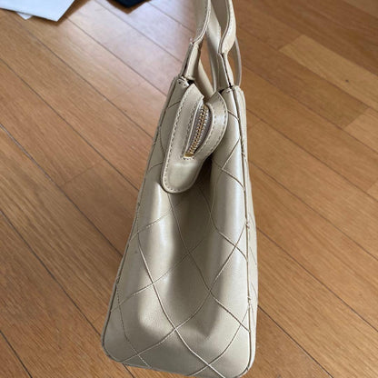 CHANEL Beige Quilted Leather Vintage Handbag 30yr Old #QYFH9T