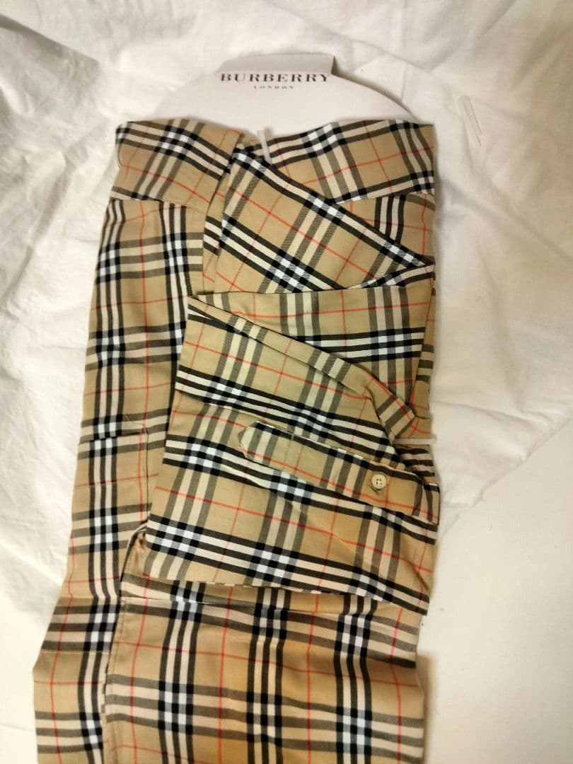 Burberry's checkered shirt, old #QYCNES