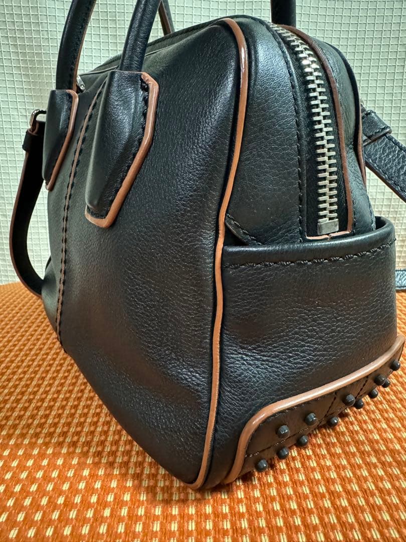 TOD'S Black Leather Handbag Stitch Lines Removable Strap 2-Way #QYD4MV