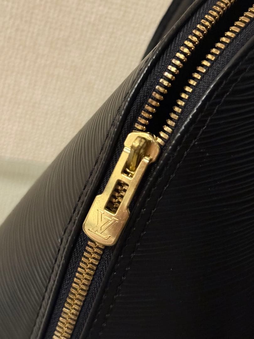 LOUIS VUITTON Epi Leather Black Handbag LV Logo Fine Scratches From Japa #QYDIQ2