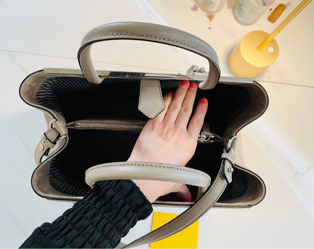 FENDI Greige Leather Shoulder Bag Mint #QYF8R2