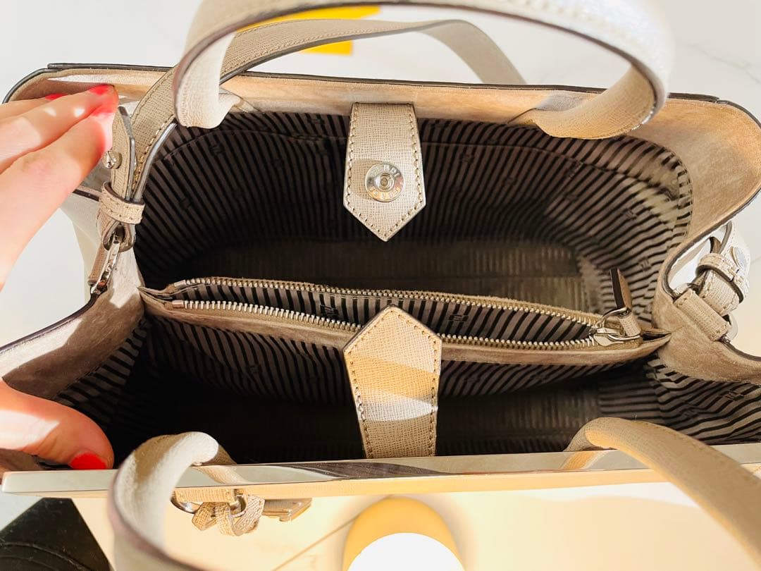 FENDI Greige Leather Shoulder Bag Mint #QYF8R2