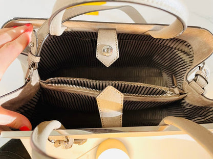 FENDI Greige Leather Shoulder Bag Mint #QYF8R2