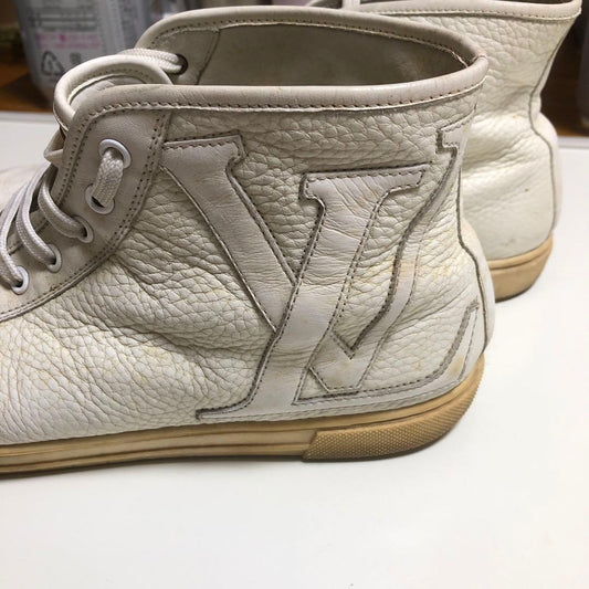 Louis Vuitton white leather chukka boots #PFK5FW