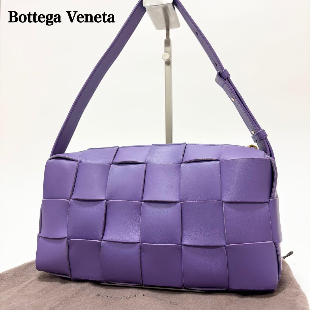 Bottega Maxi Intrecciato Cassette One-Shoulder Handbag #QY7ID4