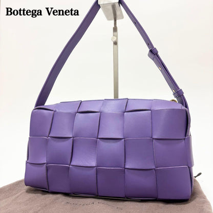 Bottega Maxi Intrecciato Cassette One-Shoulder Handbag #QY7ID4