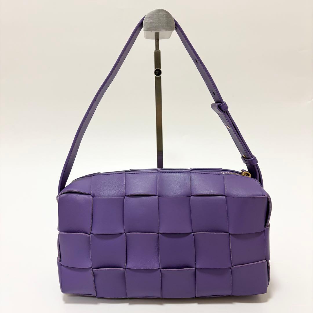 Bottega Maxi Intrecciato Cassette One-Shoulder Handbag #QY7ID4