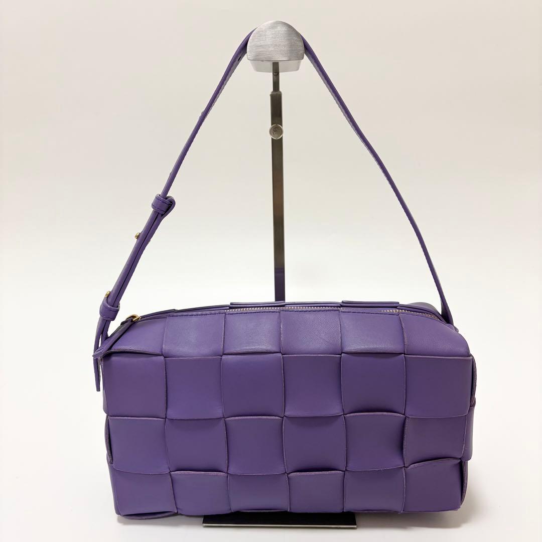 Bottega Maxi Intrecciato Cassette One-Shoulder Handbag #QY7ID4