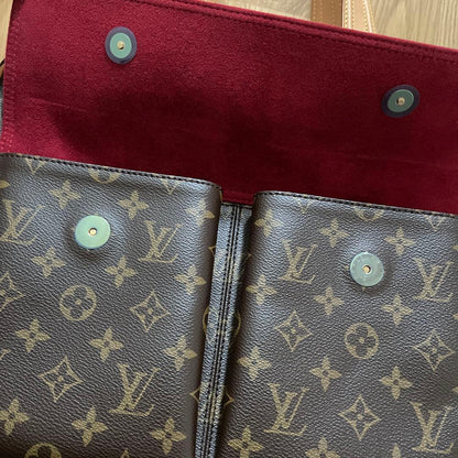 LOUIS VUITTON Handbag #QYKMJ3