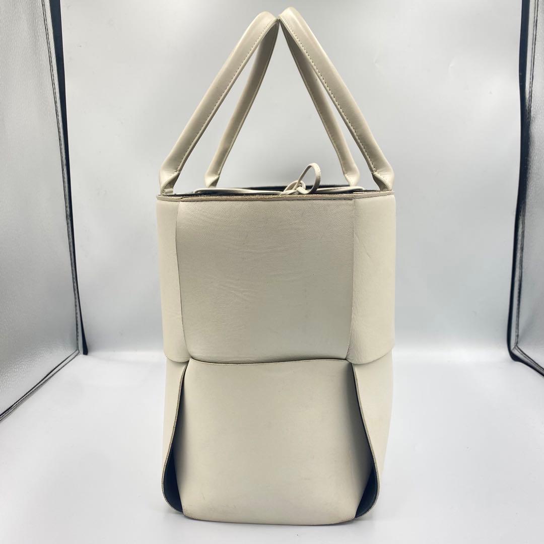 Bottega Veneta Medium Arco Tote White Intrecciato Sheepskin #QYCHJH