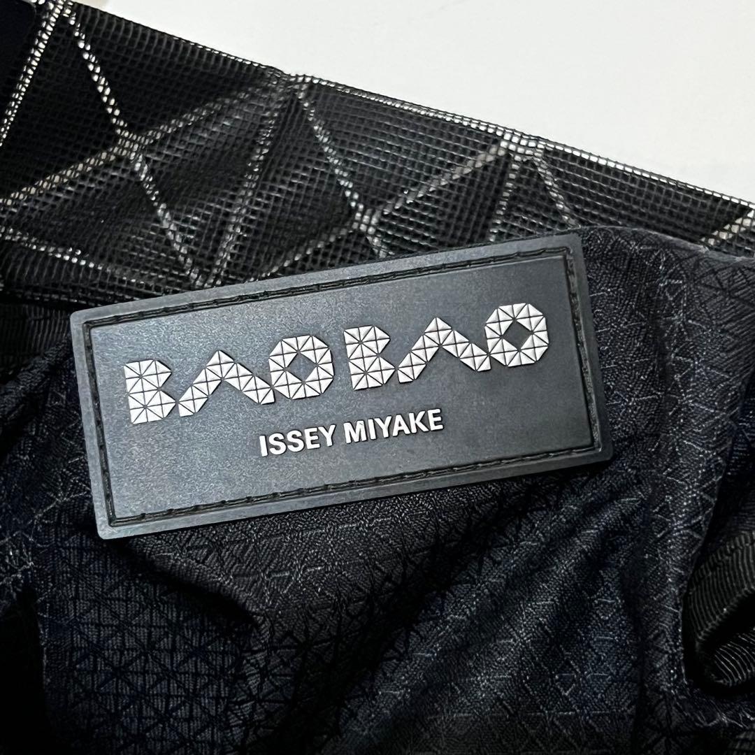BAOBAO ISSEY MIYAKE Platinum 7x7 Silver Small Tote Mirror Triangle #QY0P9I