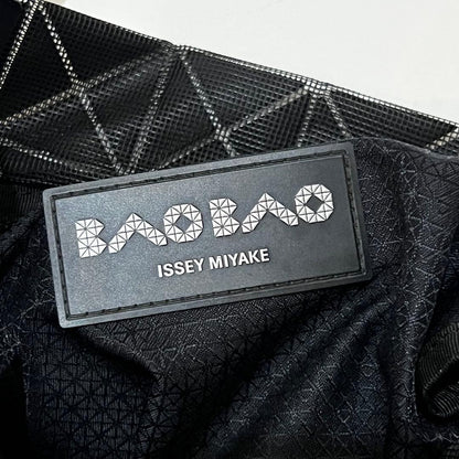 BAOBAO ISSEY MIYAKE Platinum 7x7 Silver Small Tote Mirror Triangle #QY0P9I