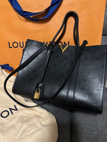 LOUIS VUITTON Handbag Black w/Shoulder Strap Key 34x25x16cm #QYCW5G