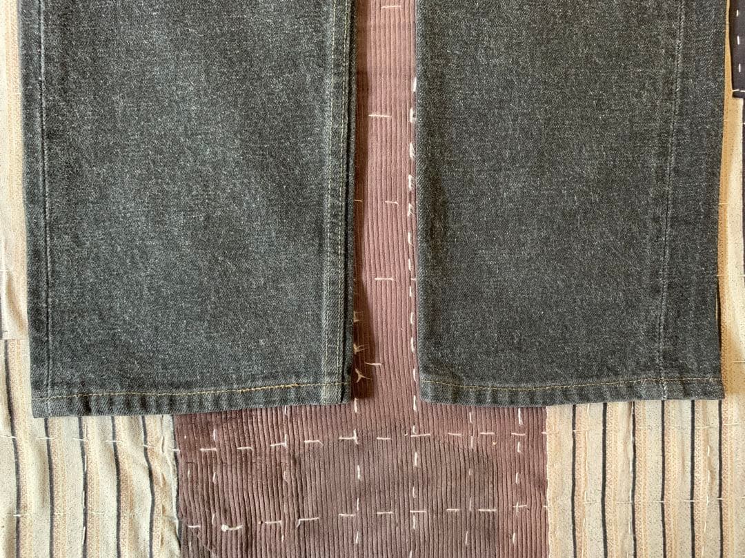 Above: 2001 Levi's 501 yarn-dyed black denim pants, made in the USA #QY1C25