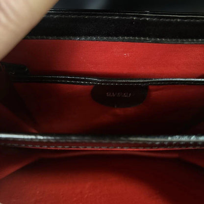 GUCCI Black Leather Handbag Red Lining Silver Logo Plate Flap #QYE614