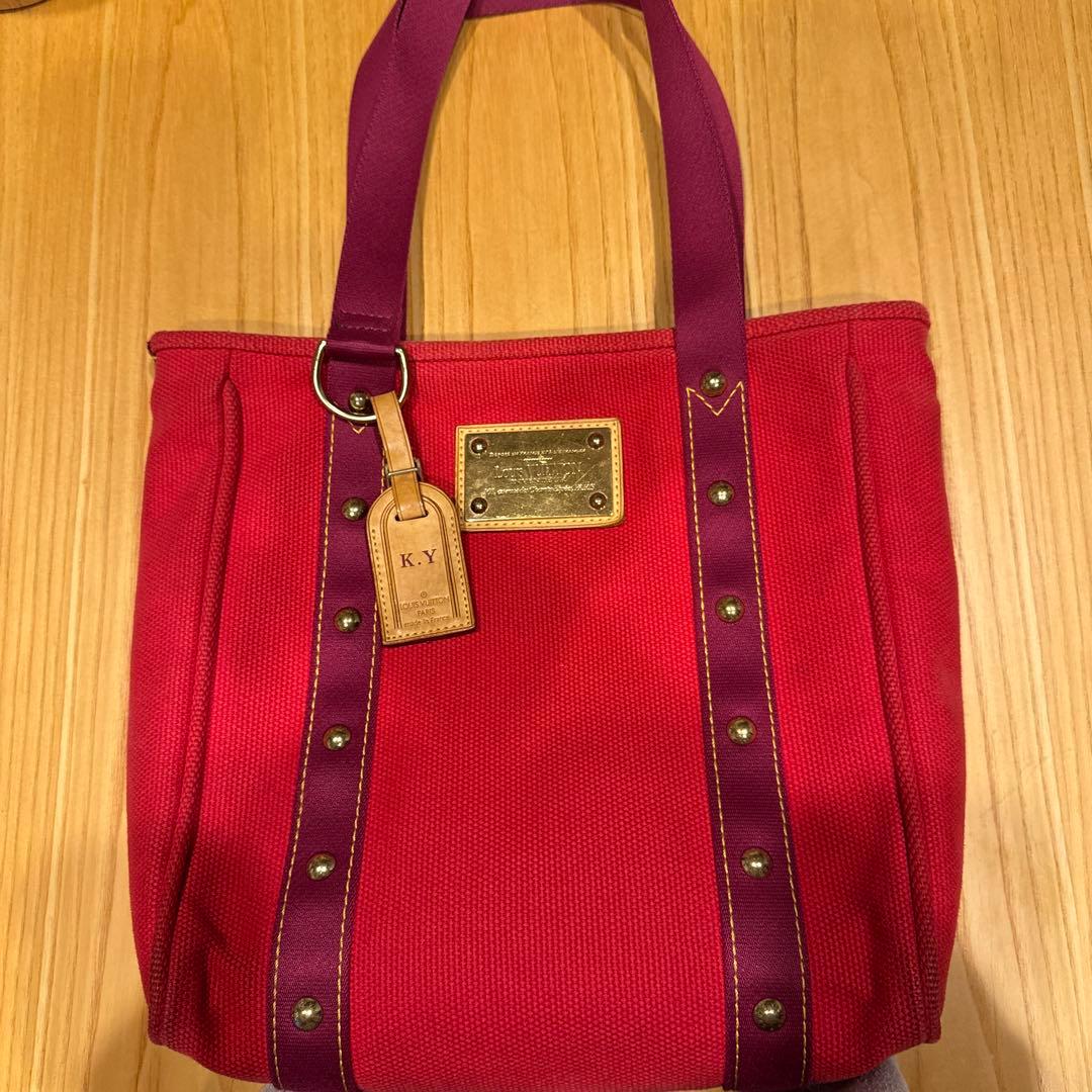 A4 size LOUIS VUITTON Antigua handbag, leather and canvas. #QYEUSJ