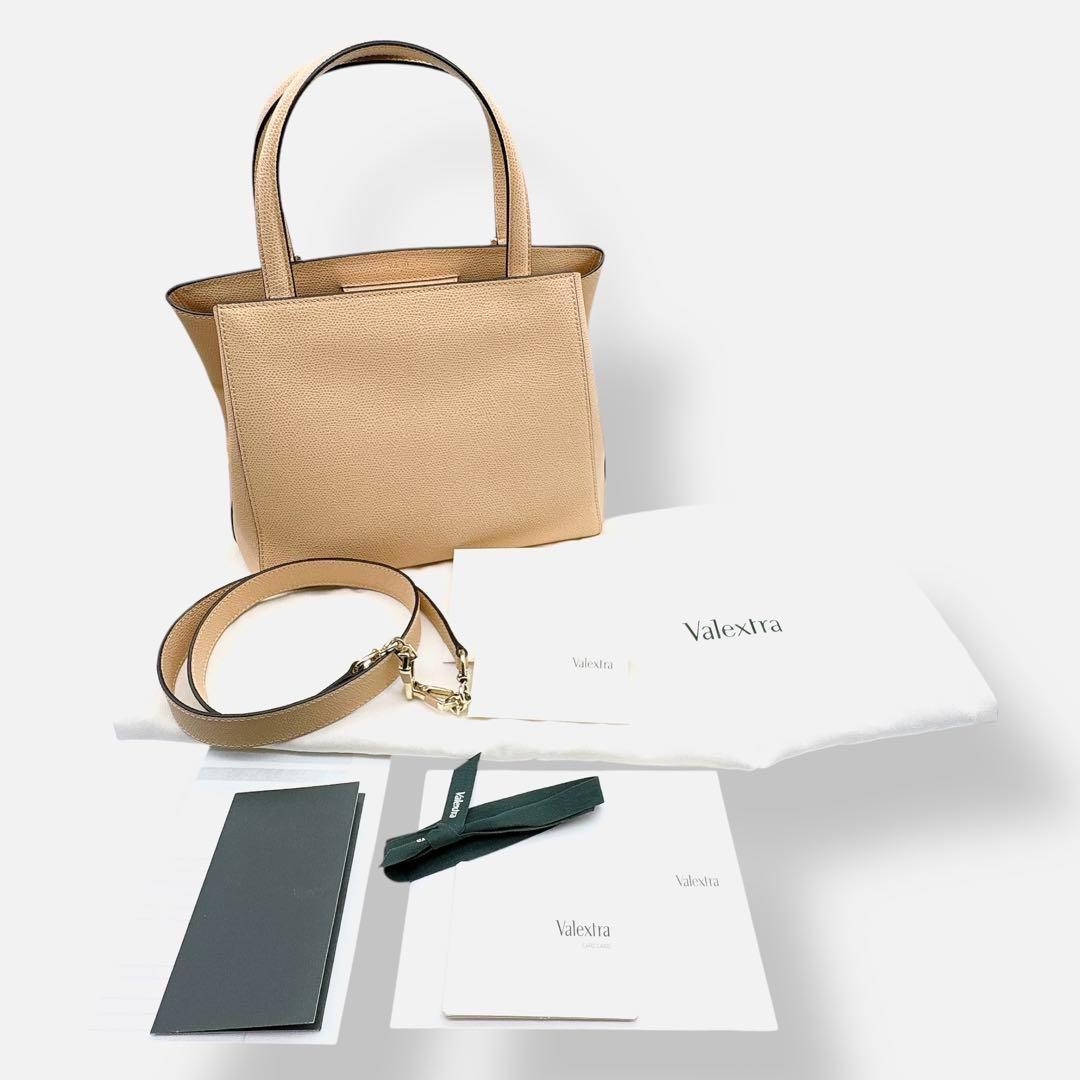 Valextra handbag, medium size, Triennale, beige, brand name. #QYAQ4R