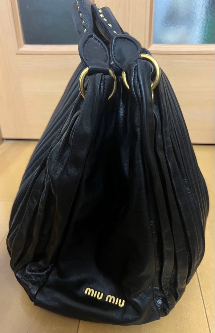 MIU MIU Black Leather Pleated Handbag in Matelasse #QYK77W