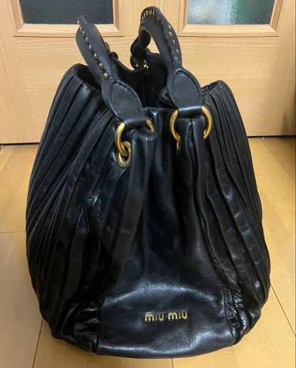 MIU MIU Black Leather Pleated Handbag in Matelasse #QYK77W