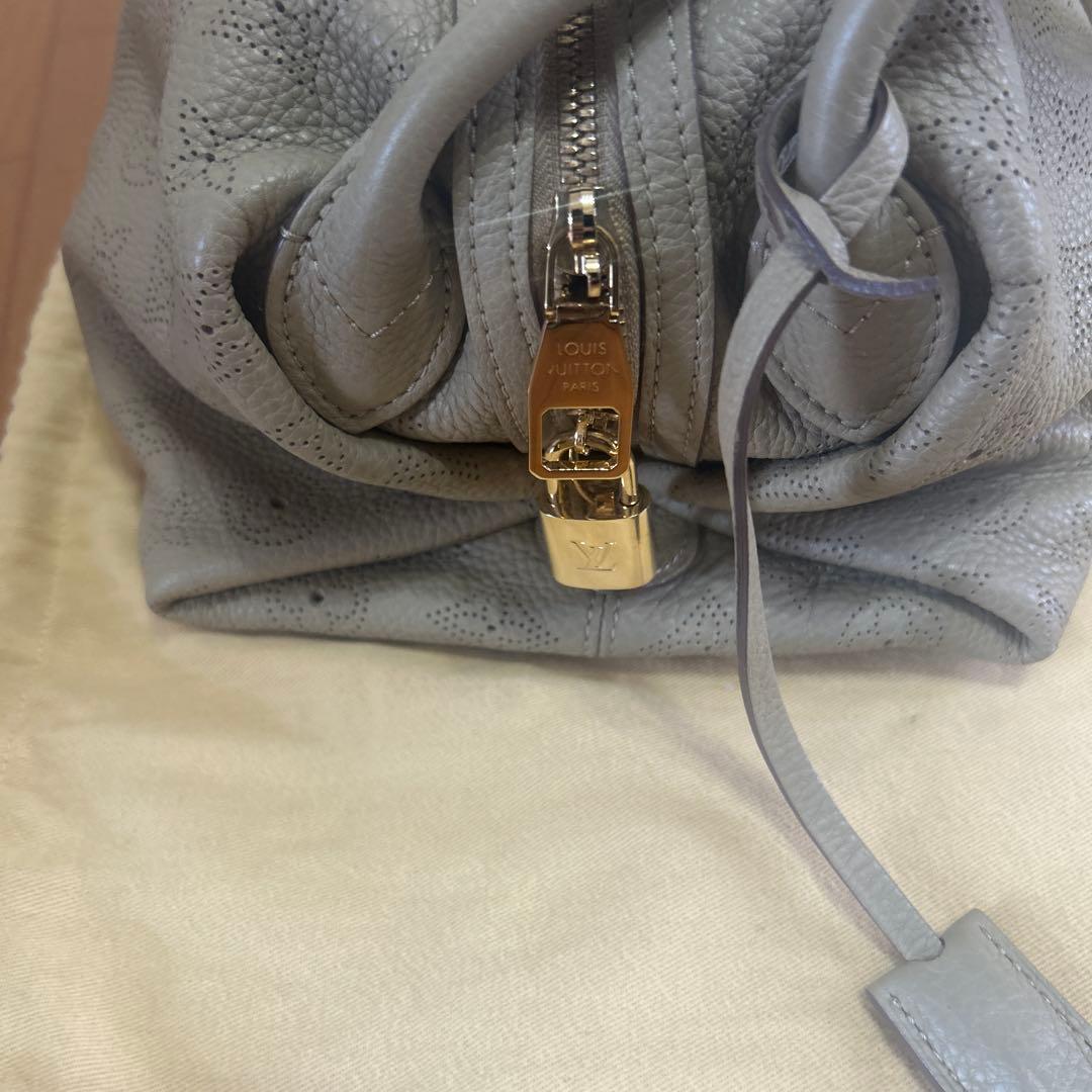 LOUIS VUITTON Mahina Galatea MM Beige Handbag (from that era) #QYEM3P