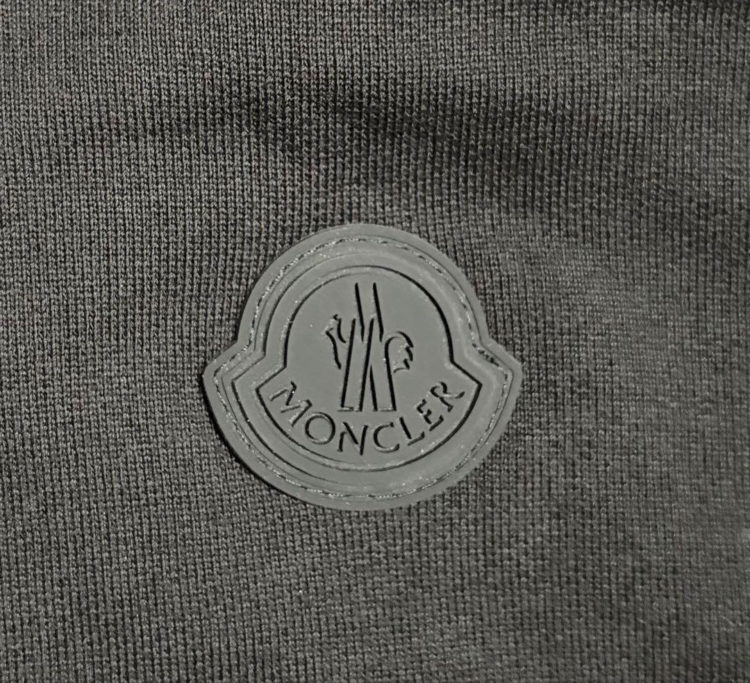 Moncler Reflective Logo Hoodie Black Size S #QYH5MT