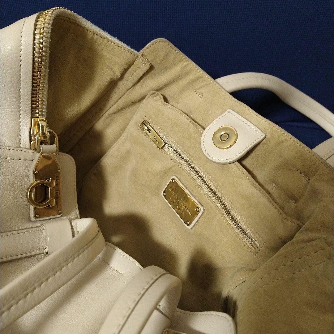 Salvatore Ferragamo Genuine Leather Handbag White Cowhide #QY2FBO