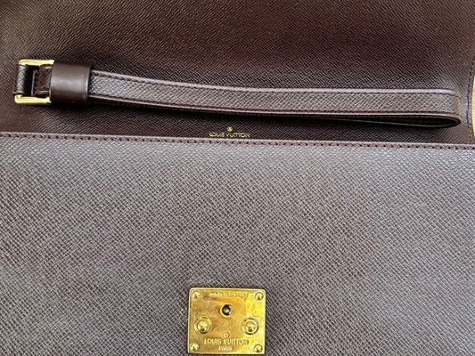 LOUIS VUITTON Taiga leather, made in France. #QY1ABE