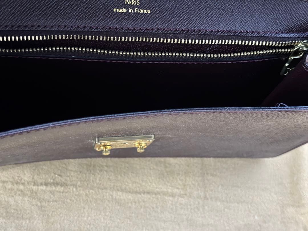 LOUIS VUITTON Taiga leather, made in France. #QY1ABE