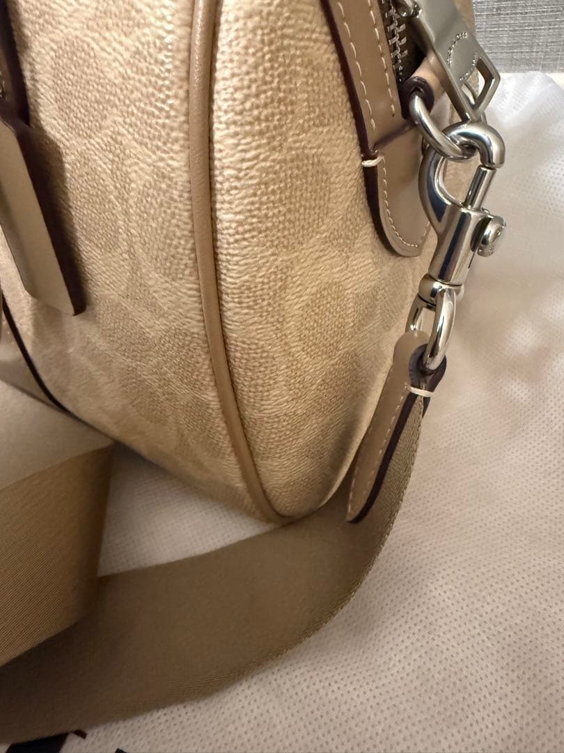 COACH Beige Heart Charm Logo Handbag with Shoulder Strap #QYGBM5