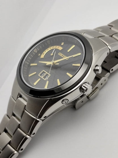 Seiko Spirit Radio Solar Big Calendar Day Date Day of the Week Titanium #PGCNXN