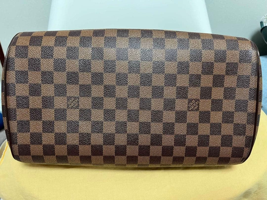LOUIS VUITTON Damien Rivera #QY8SQA